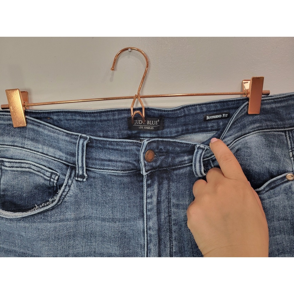 Judy Blue Boyfriend Fit Distressed High Rise Medium Wash Jeans Women Size 32W - Picture 3 of 7